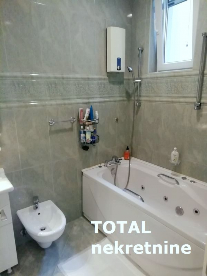 4 Četvorosoban stan NOVI SAD, 367090€