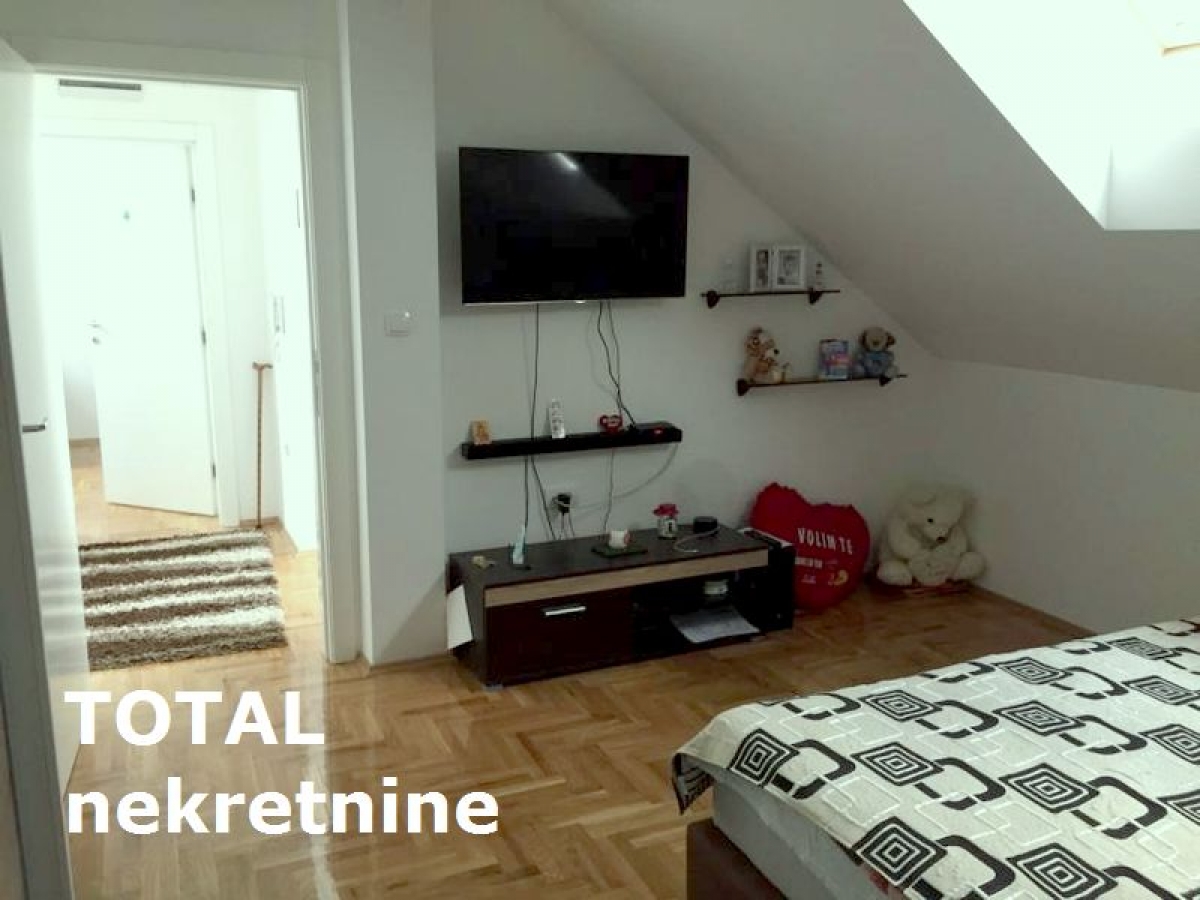 4 Četvorosoban stan NOVI SAD, 236900€