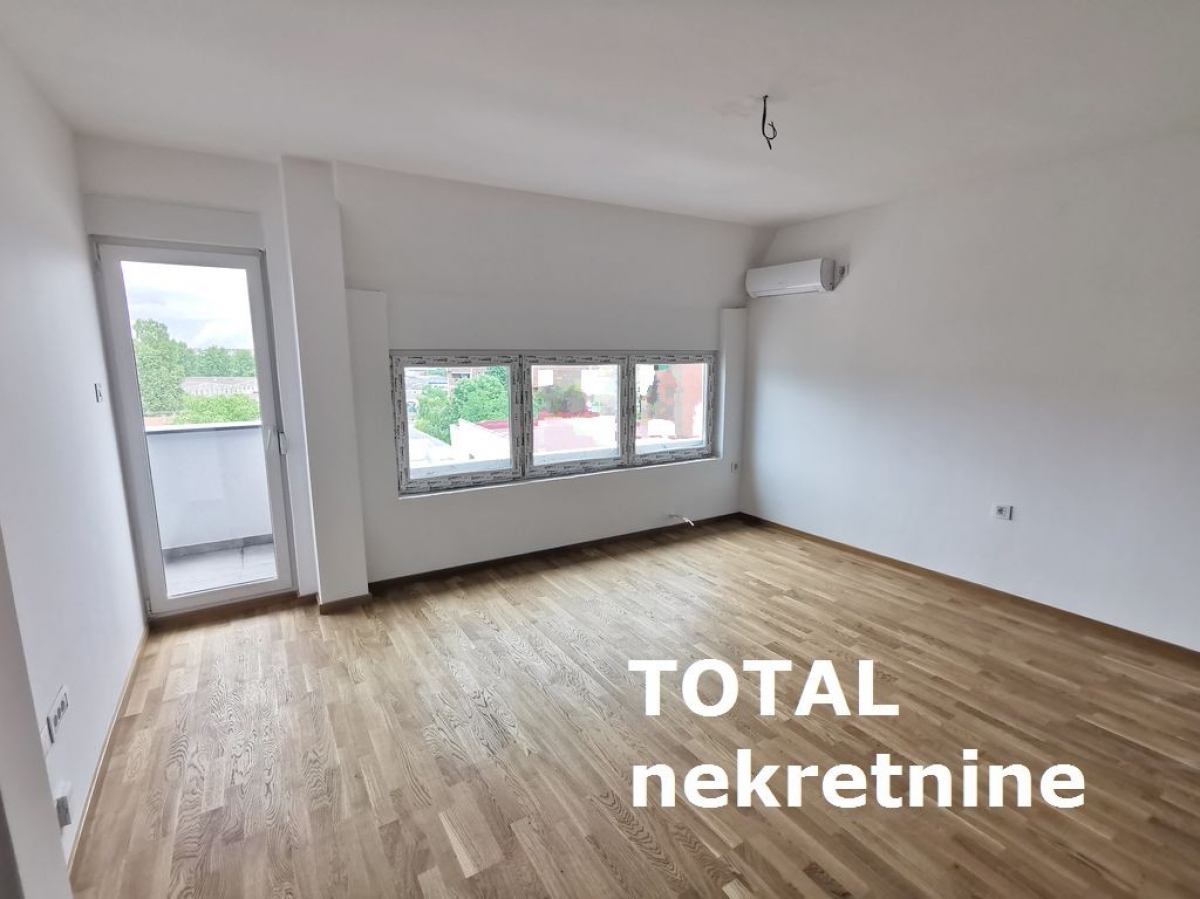 4 Četvorosoban stan NOVI SAD, 179375€