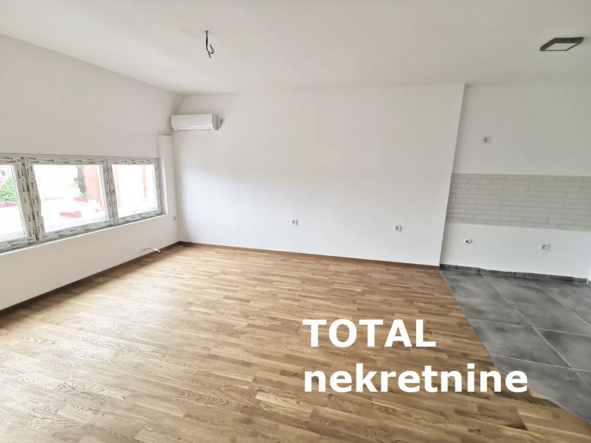 4 Četvorosoban stan NOVI SAD, 179375€