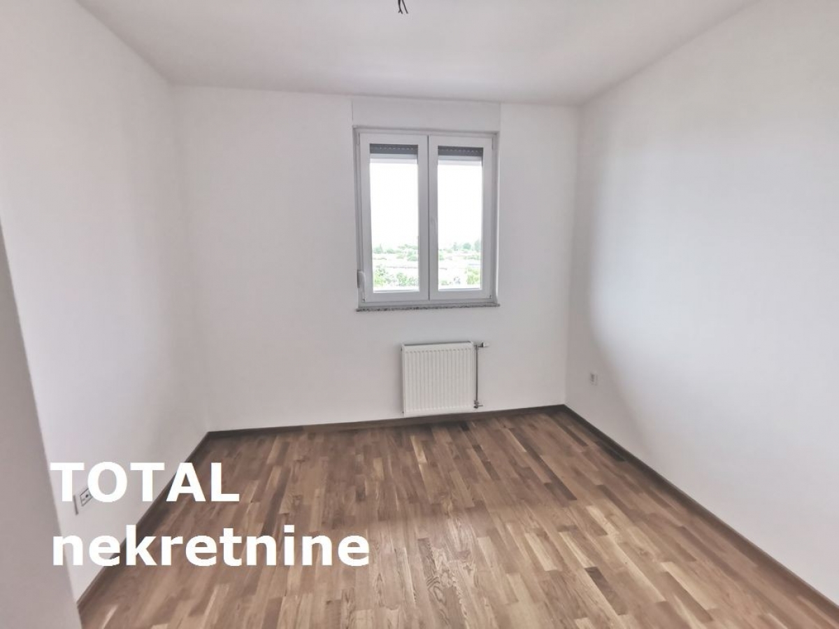 4 Četvorosoban stan NOVI SAD, 179375€