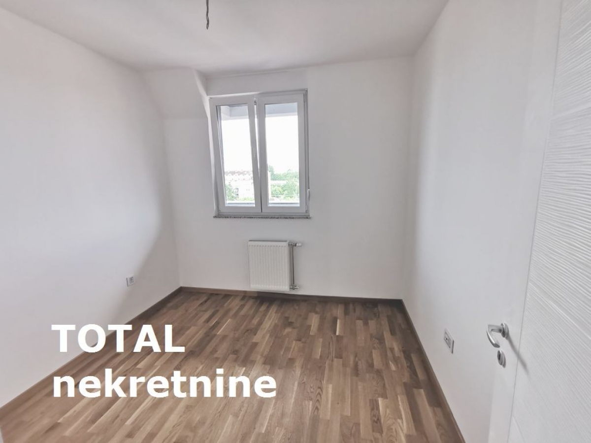 4 Četvorosoban stan NOVI SAD, 179375€