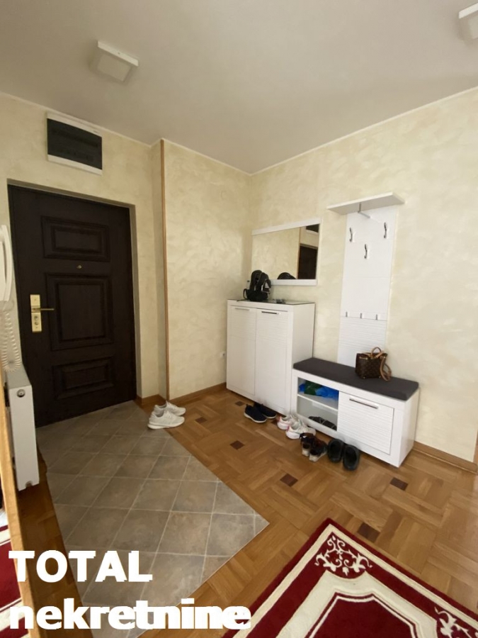 4 Četvorosoban stan NOVI SAD, 252150€