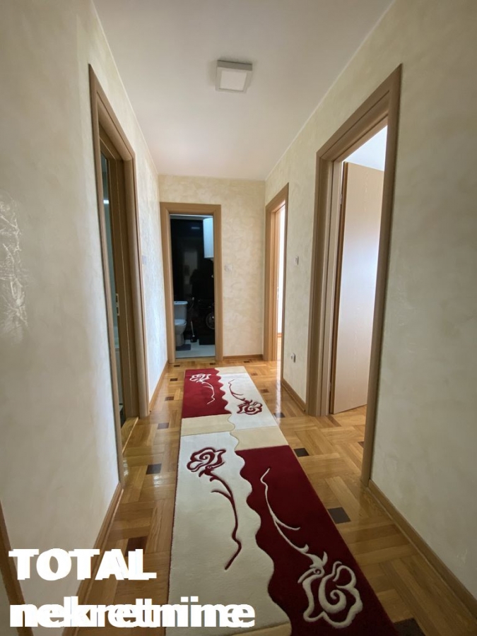 4 Četvorosoban stan NOVI SAD, 252150€