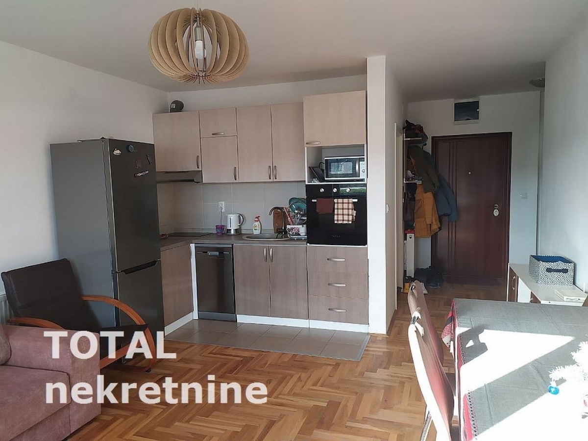 4 Četvorosoban stan NOVI SAD, 108150€