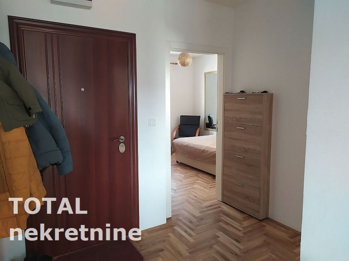 4 Četvorosoban stan NOVI SAD, 108150€