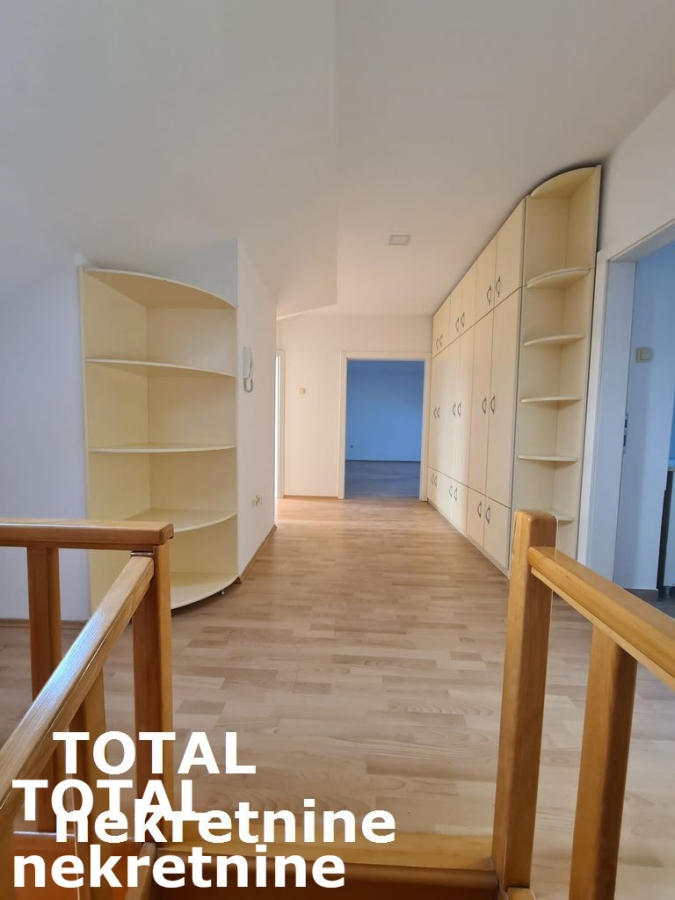 4 Četvorosoban stan NOVI SAD, 256470€