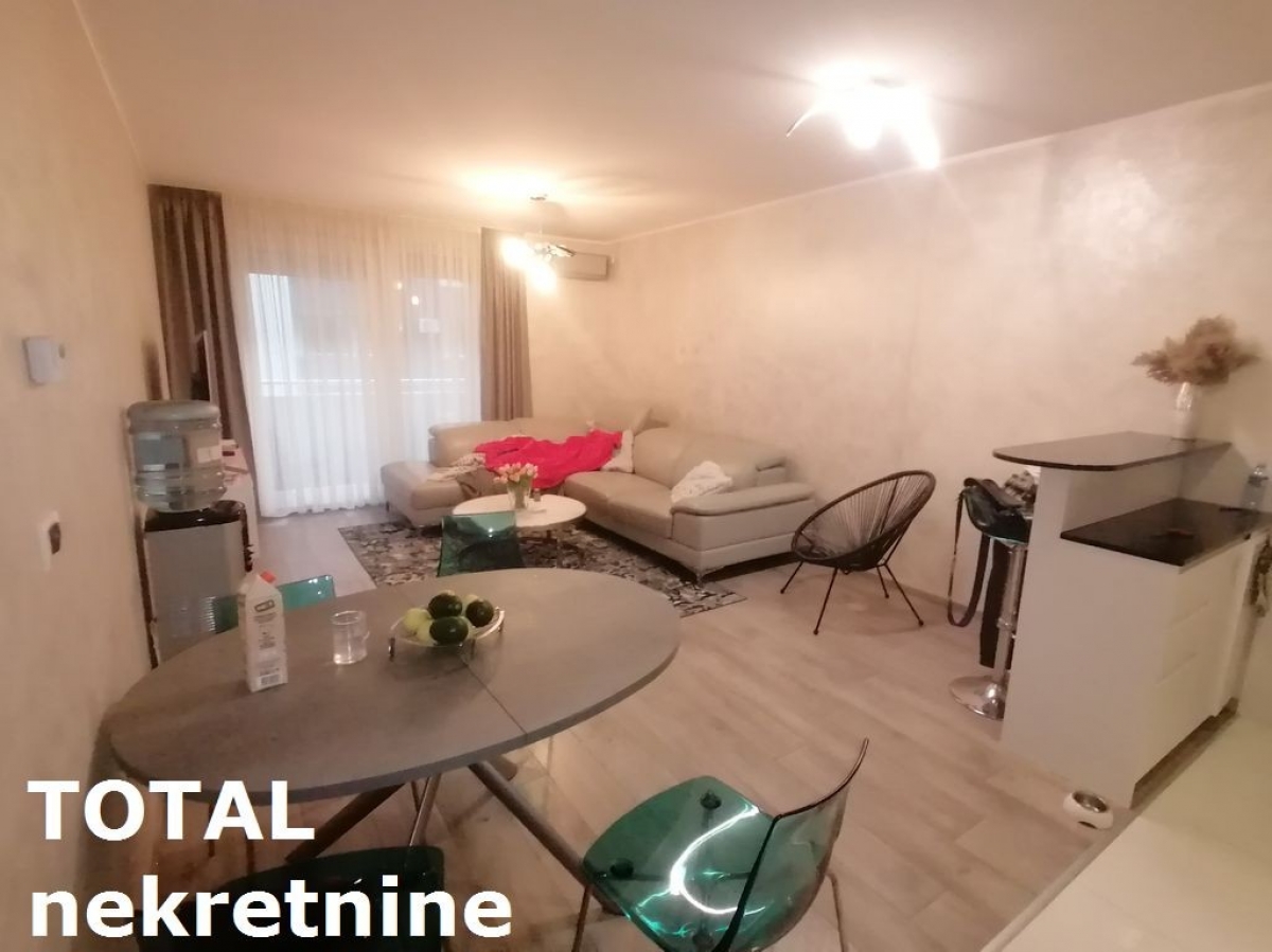 4 Četvorosoban stan NOVI SAD, 253800€