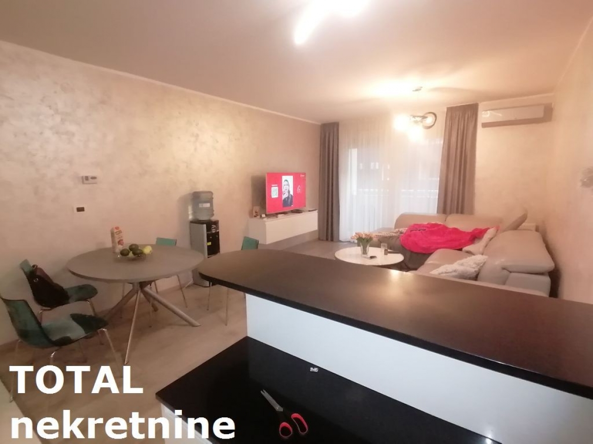 4 Četvorosoban stan NOVI SAD, 253800€