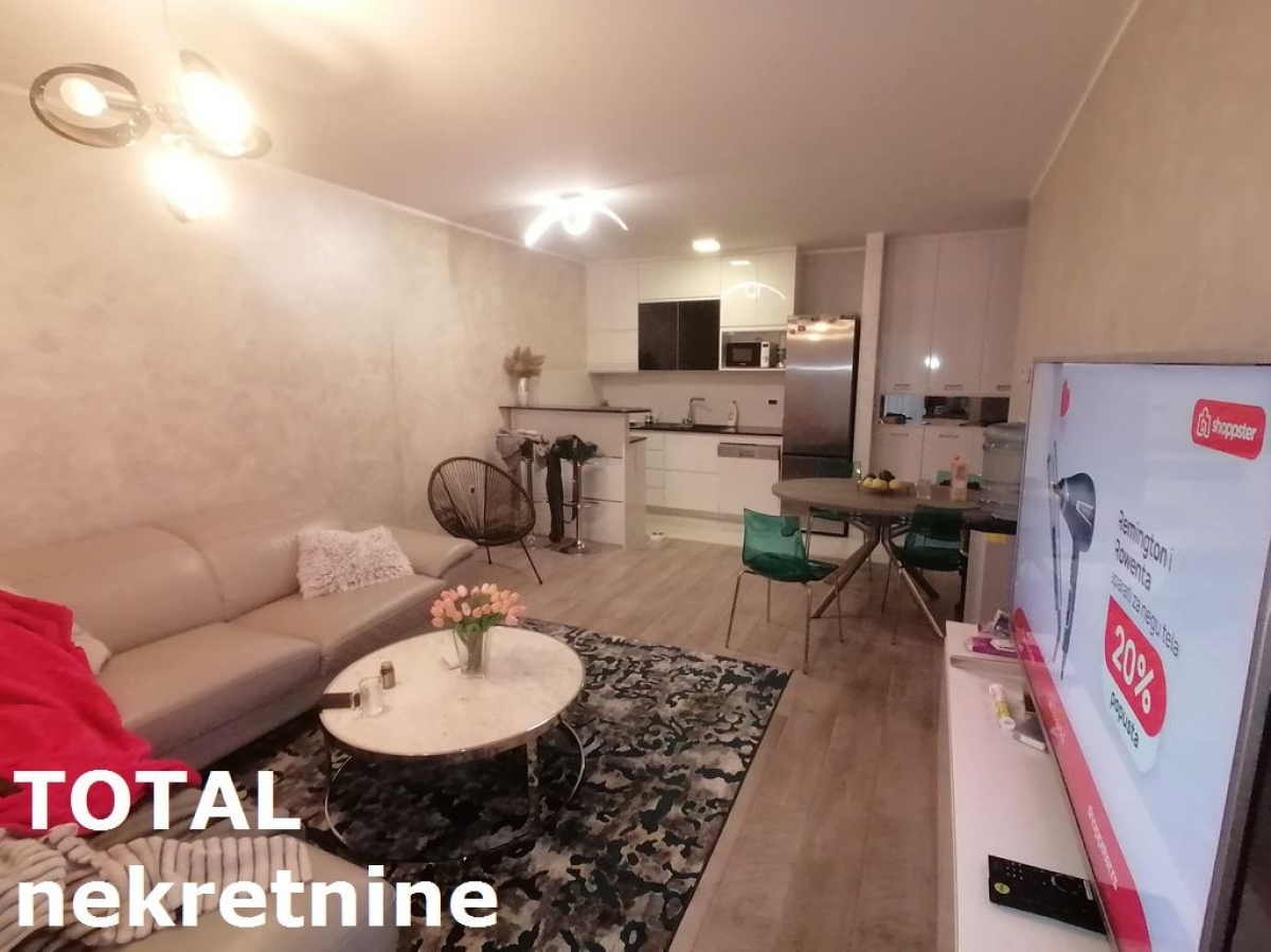 4 Četvorosoban stan NOVI SAD, 253800€