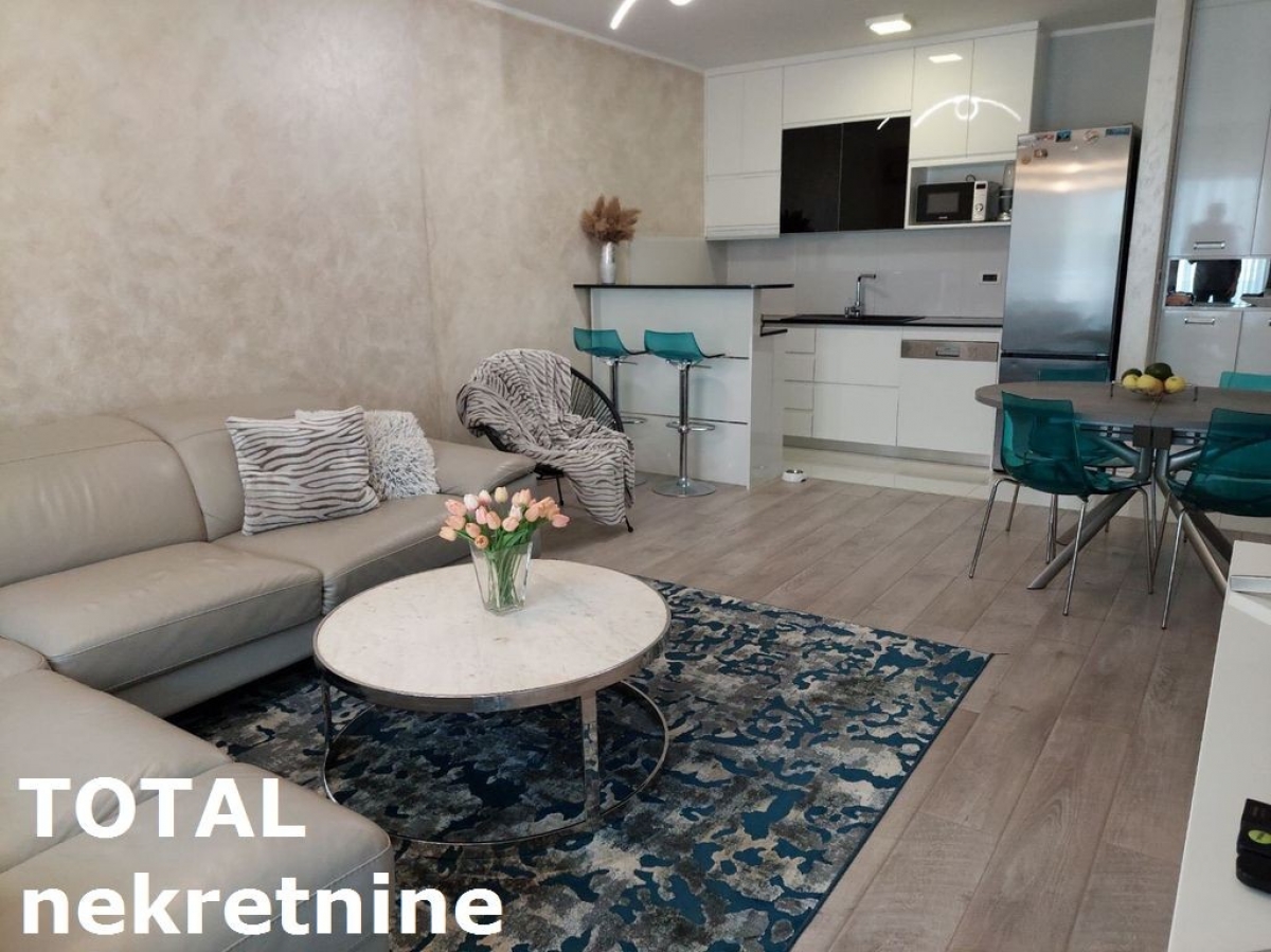 4 Četvorosoban stan NOVI SAD, 253800€