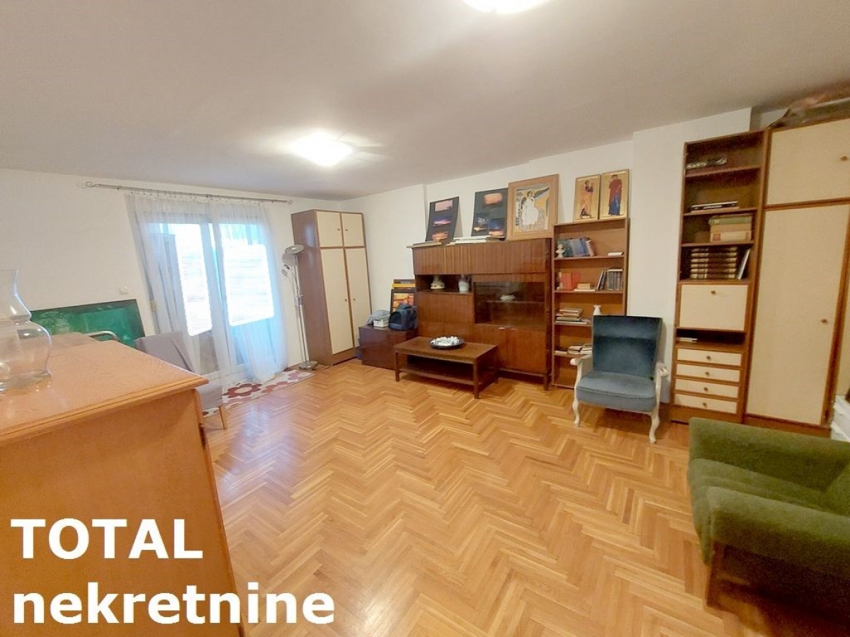 4 Četvorosoban stan NOVI SAD, 195000€