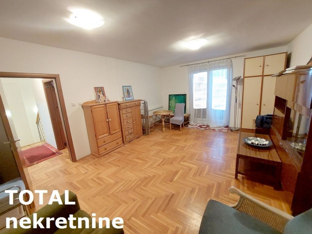 4 Četvorosoban stan NOVI SAD, 195000€