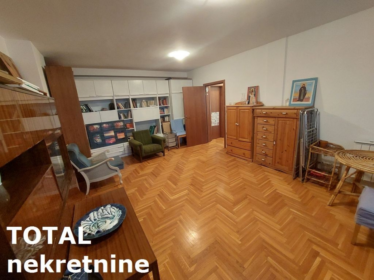 4 Četvorosoban stan NOVI SAD, 195000€