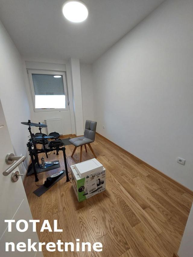 4 Četvorosoban stan NOVI SAD, 247200€