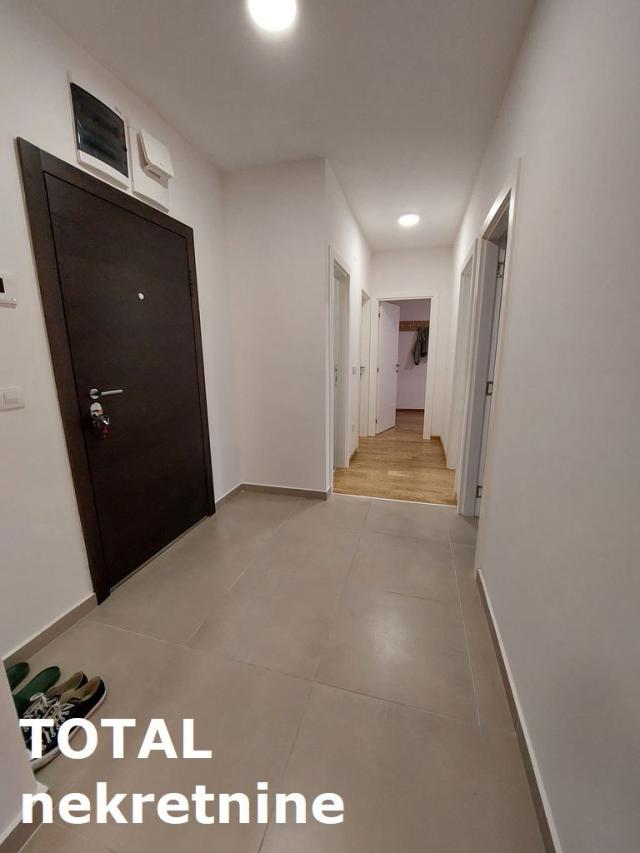 4 Četvorosoban stan NOVI SAD, 247200€