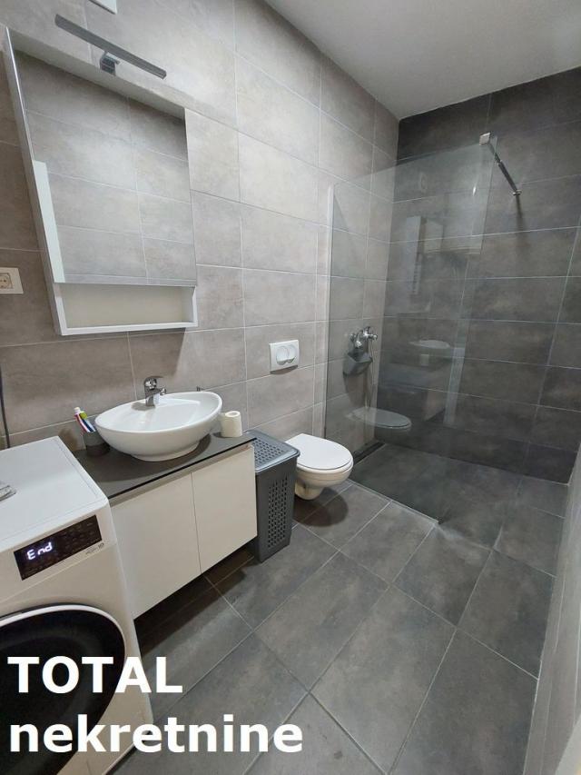 4 Četvorosoban stan NOVI SAD, 247200€