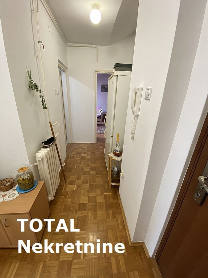 1 Jednosoban stan NOVI SAD, 72600€