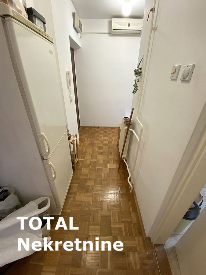 1 Jednosoban stan NOVI SAD, 72600€