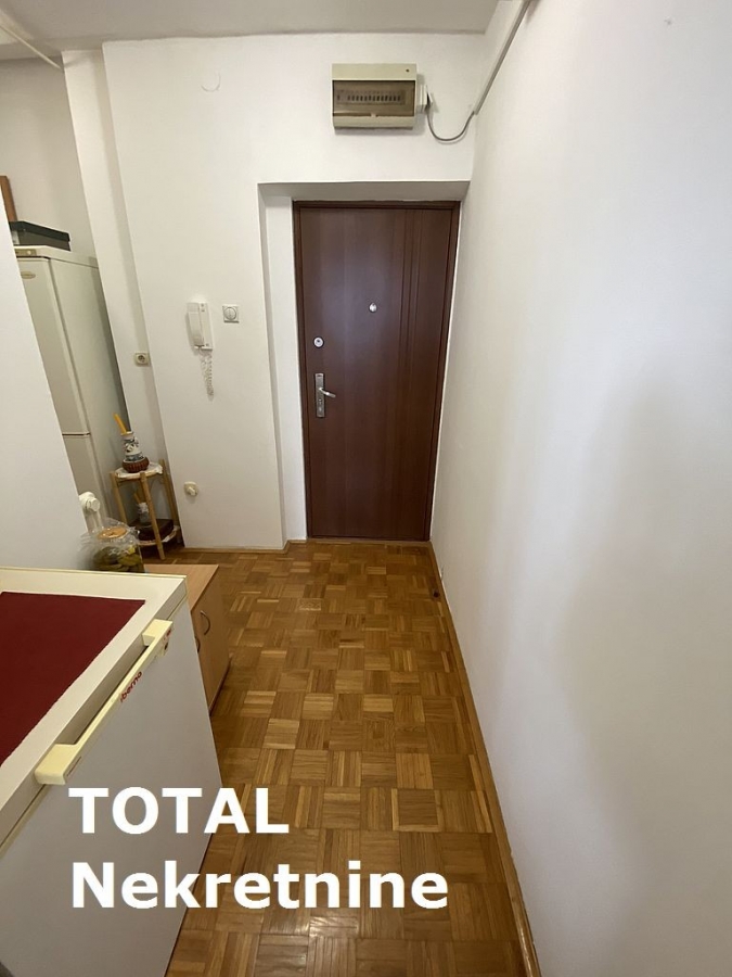 1 Jednosoban stan NOVI SAD, 72600€