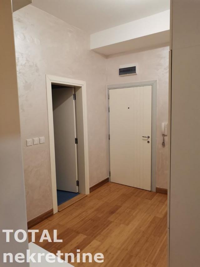 2 Dvosoban stan NOVI SAD, 103000€