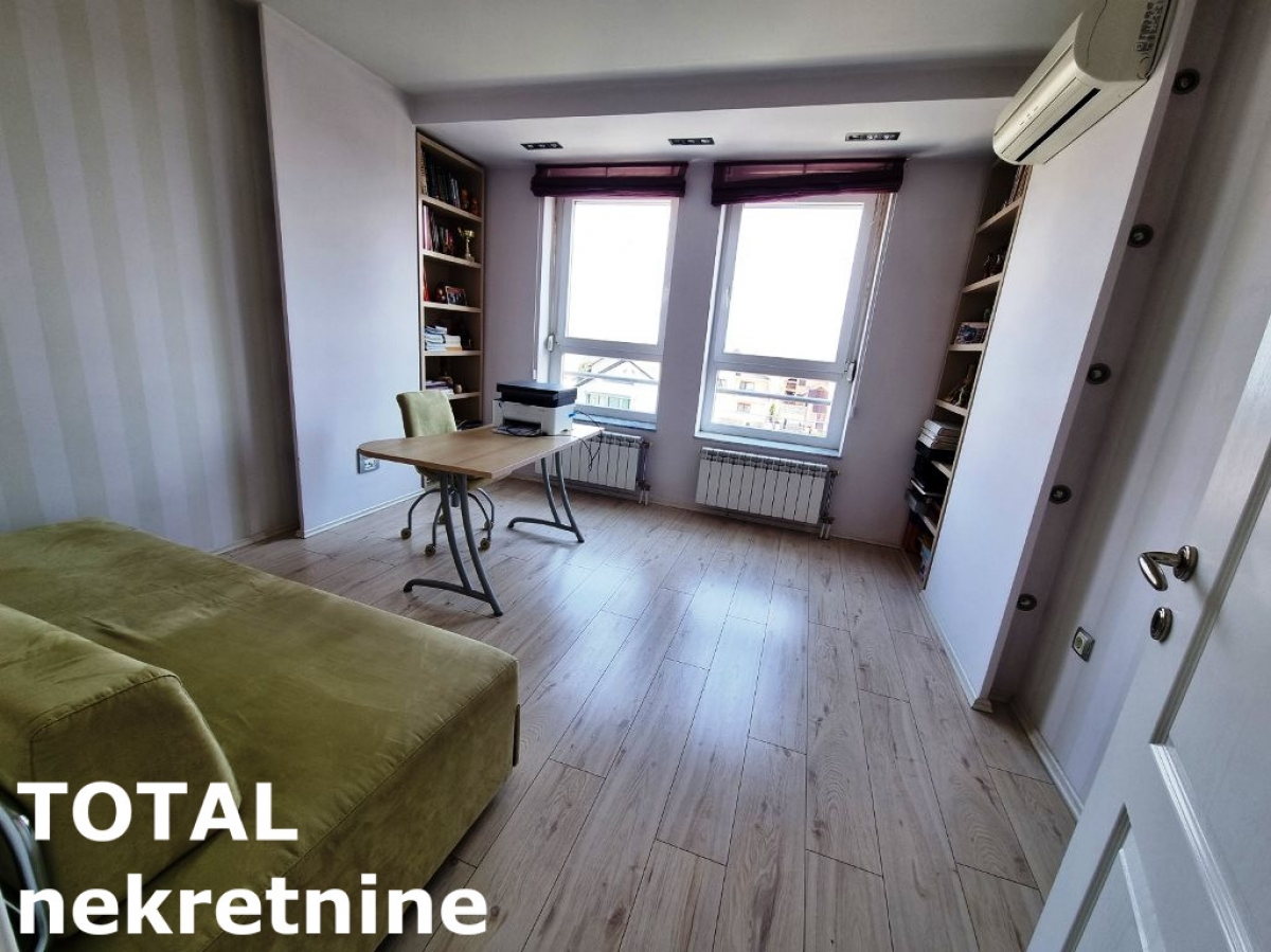 4 Četvorosoban stan NOVI SAD, 257500€