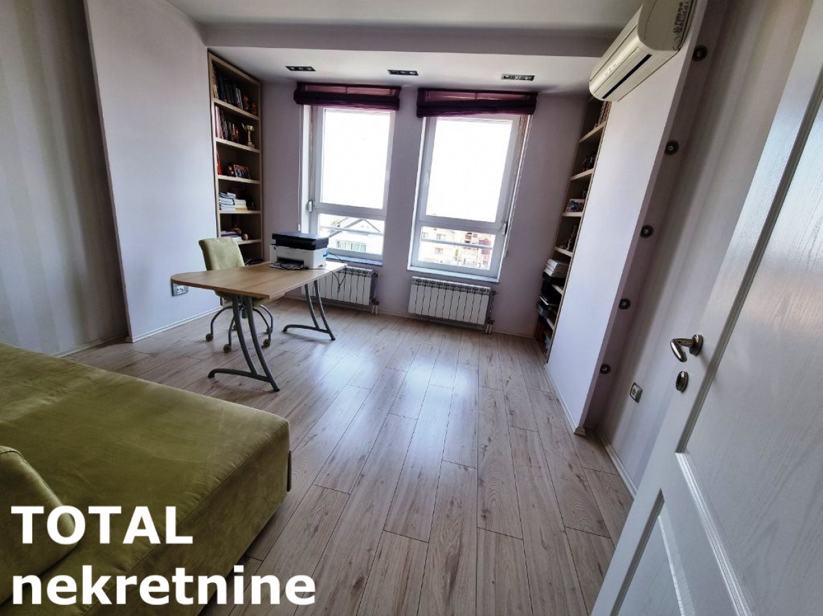 4 Četvorosoban stan NOVI SAD, 257500€