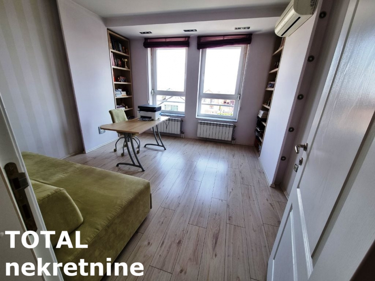 4 Četvorosoban stan NOVI SAD, 257500€