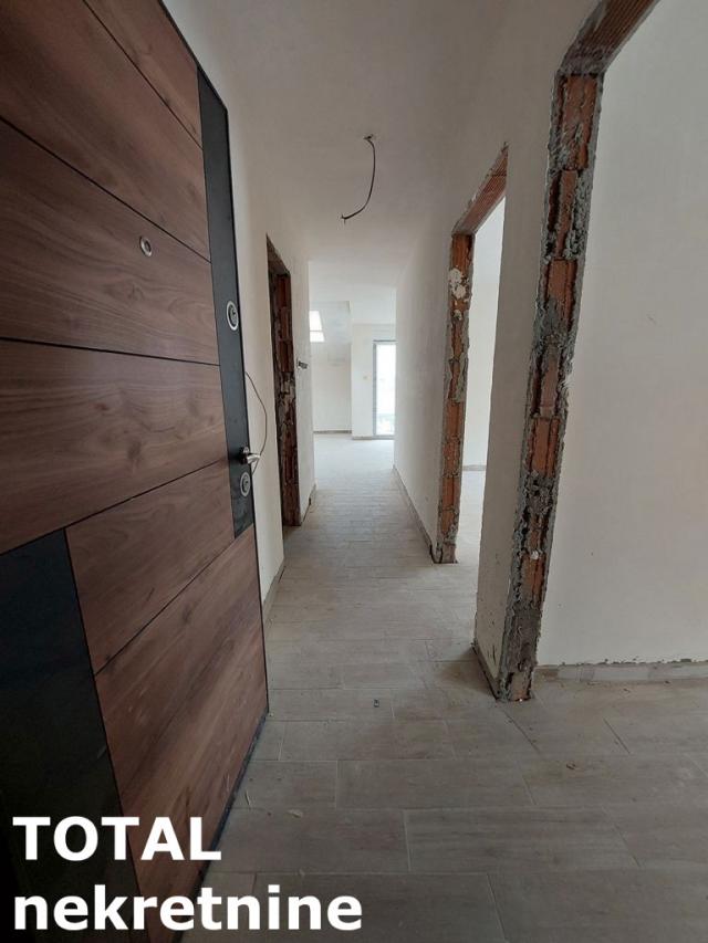 2. 5 Dvoiposoban stan NOVI SAD, 92700€