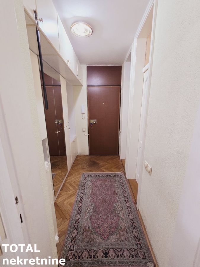 6 Šestosoban stan NOVI SAD, 345050€