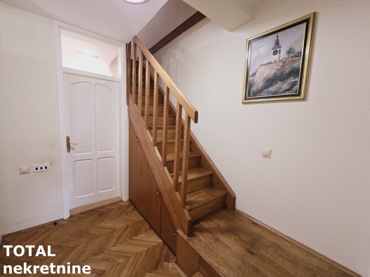 6 Šestosoban stan NOVI SAD, 345050€