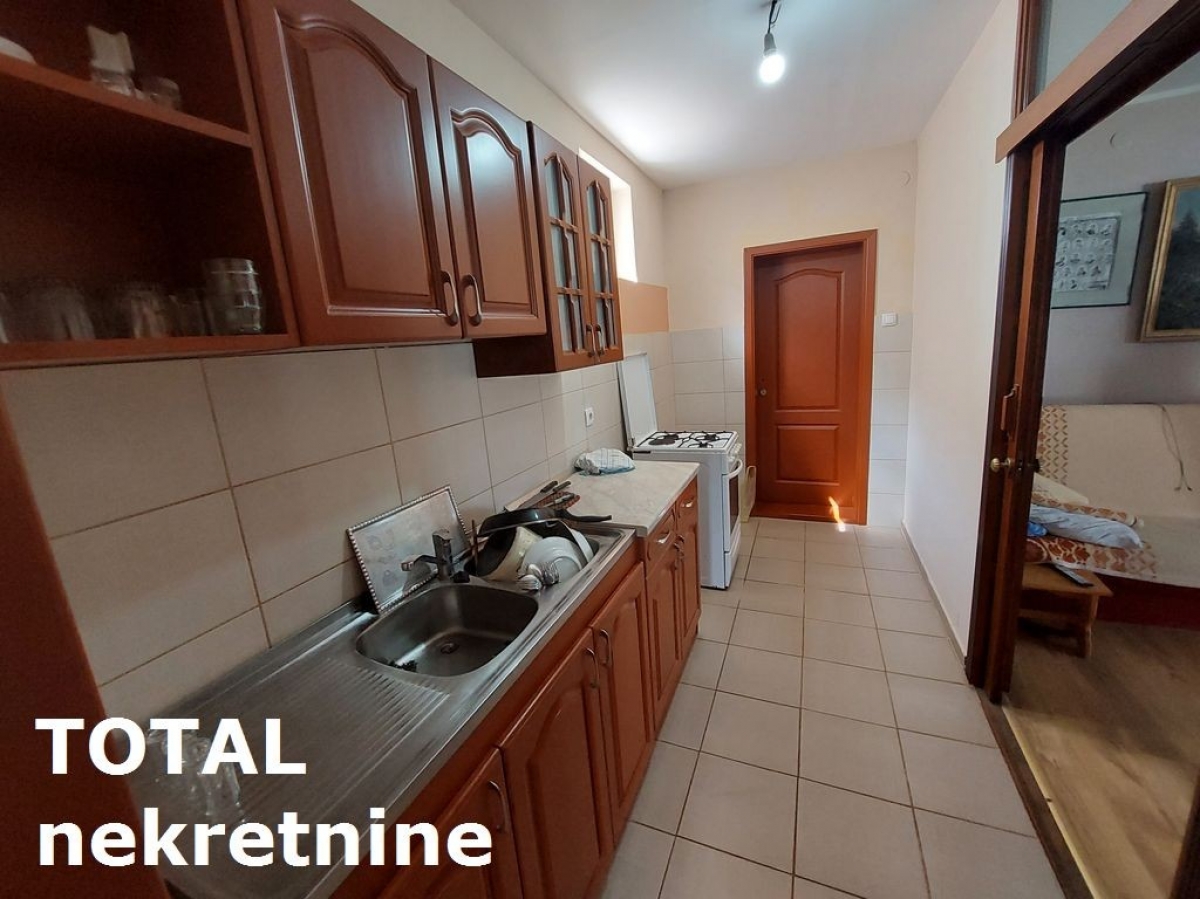 KUćA VETERNIK, 180250€