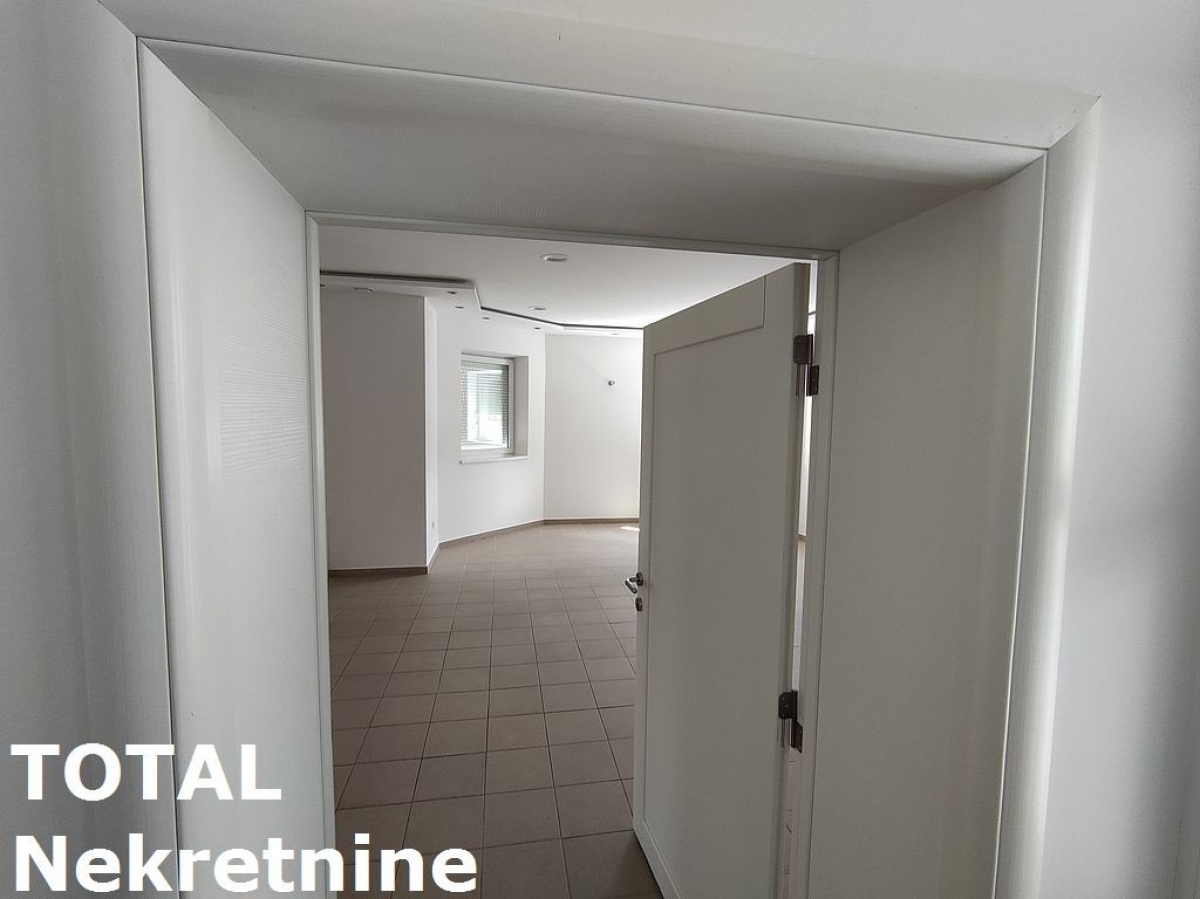 LOKAL VETERNIK, 1100000€