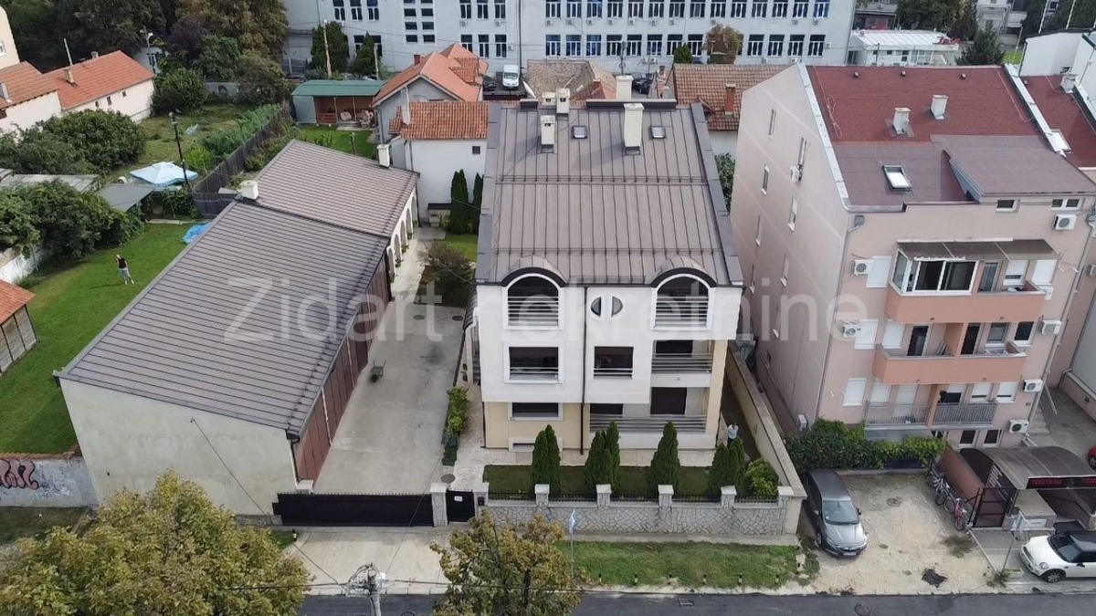 Zemun, izvanredna kuća