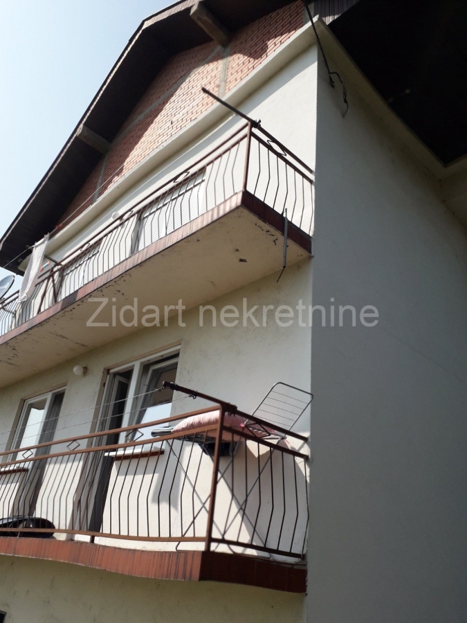 Lazarevac, Branka Pešića, kvalitetna kuća 240m2, 13 ari