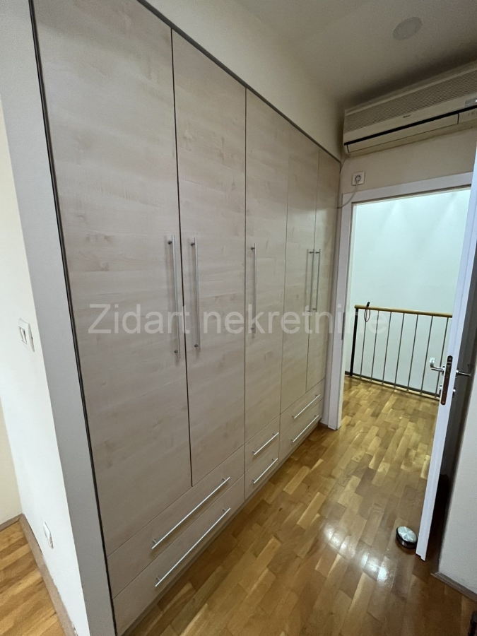 Lux Duplex Penthouse na granici Đerma i Liona, 157m2