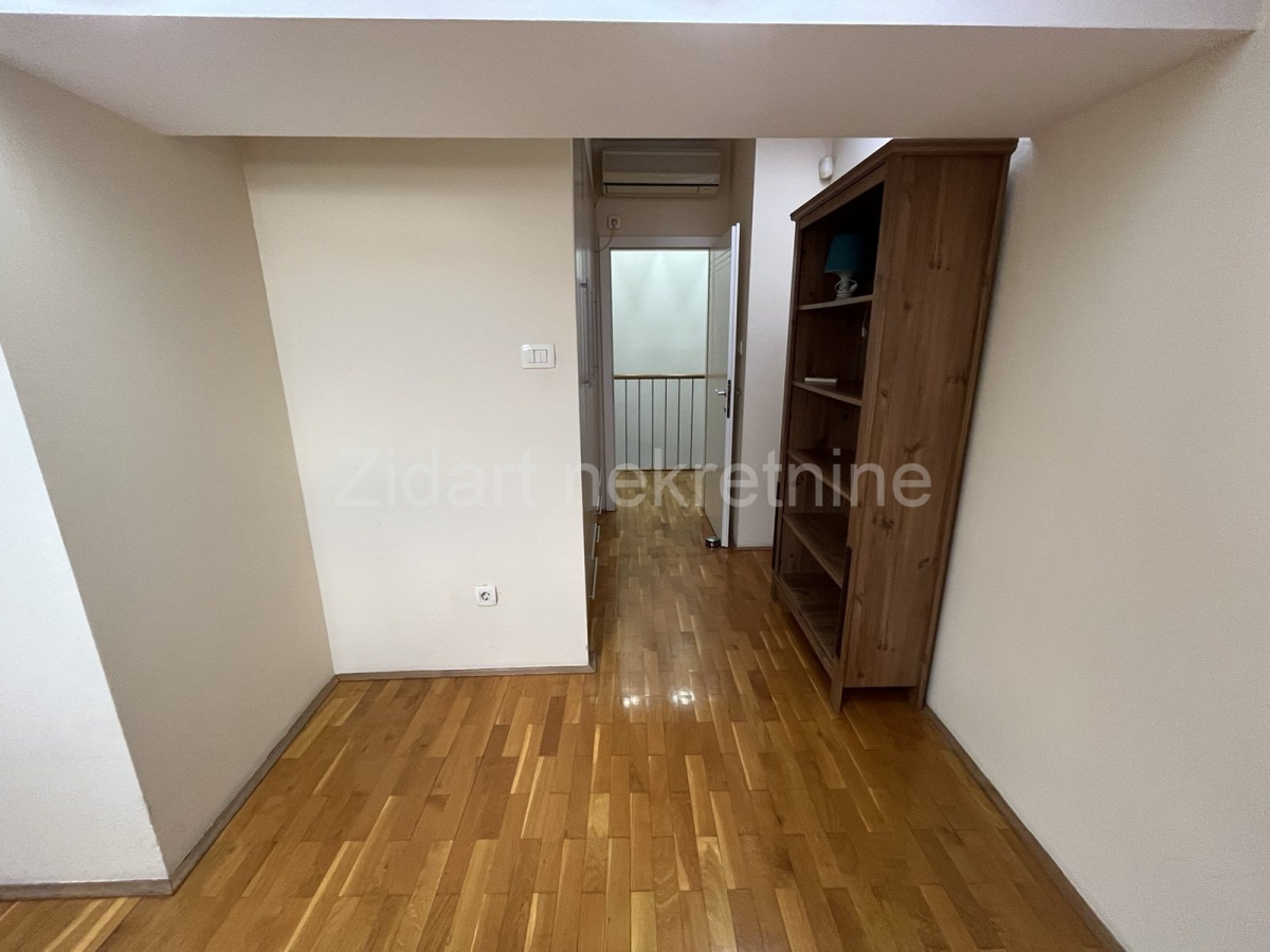 Lux Duplex Penthouse na granici Đerma i Liona, 157m2