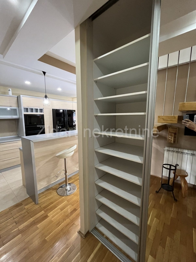 Lux Duplex Penthouse na granici Đerma i Liona, 157m2