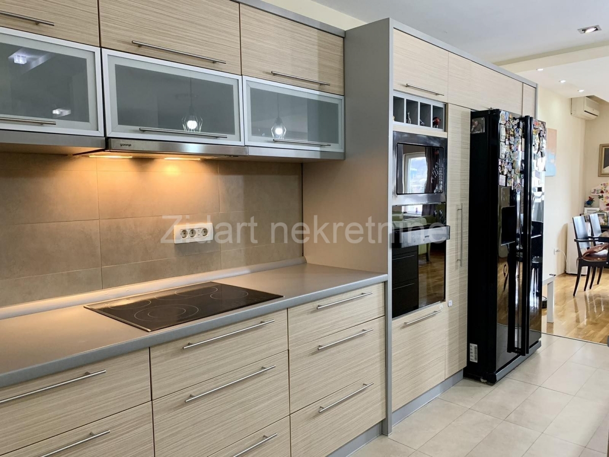 Lux Duplex Penthouse na granici Đerma i Liona, 157m2