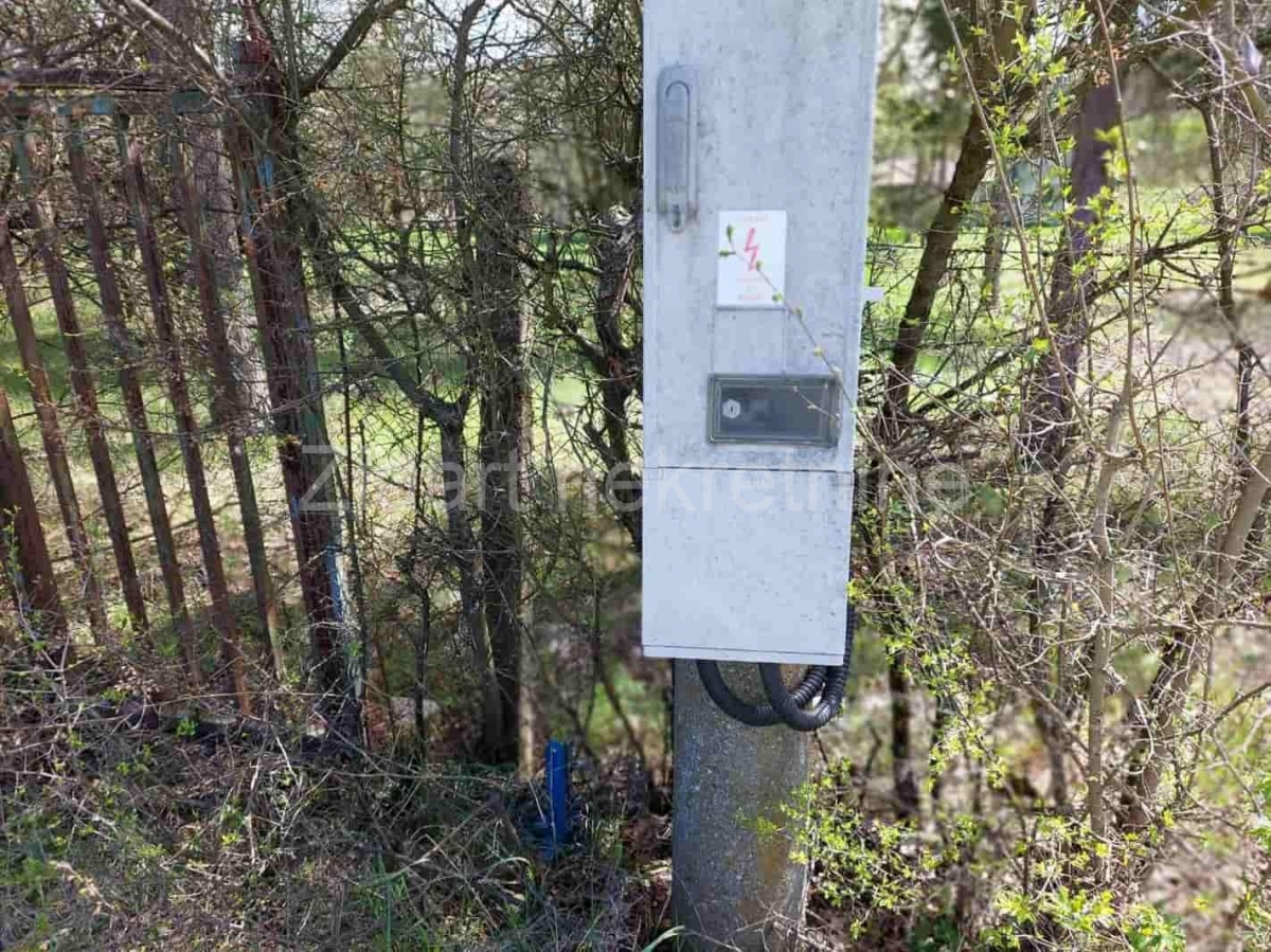 Veliki Borak, prodaja prizemne kuće na prostranom placu