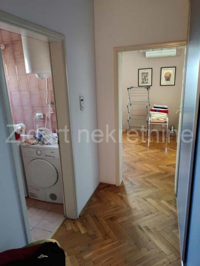 Kuća, uknjižena, na granici Surčina i Ledina, 174m2, 6a