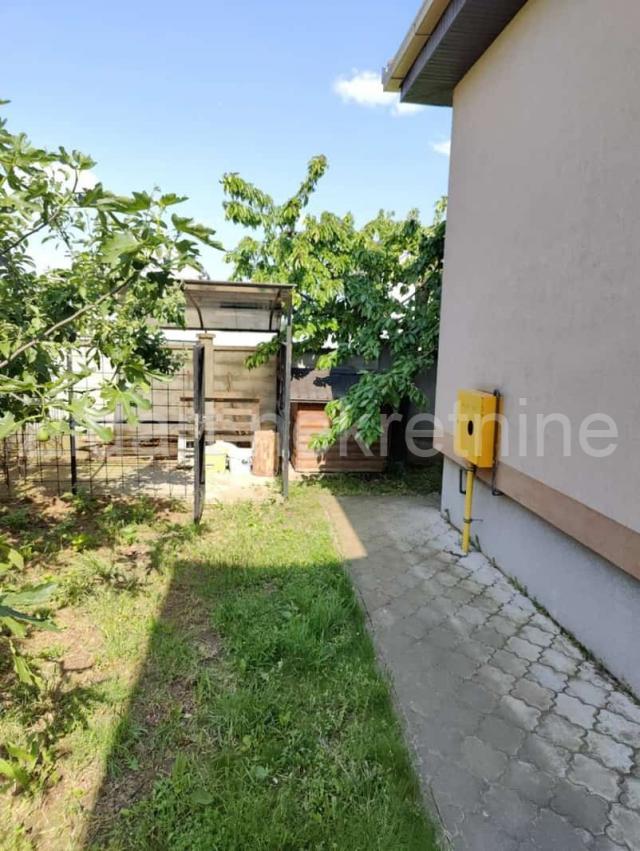 Kuća, uknjižena, na granici Surčina i Ledina, 174m2, 6a