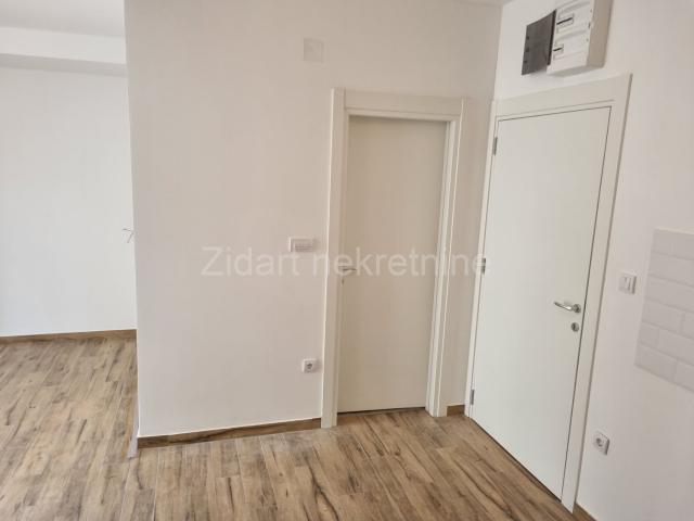 Prespanska, lux stan 72m2+ 30 m2 terase