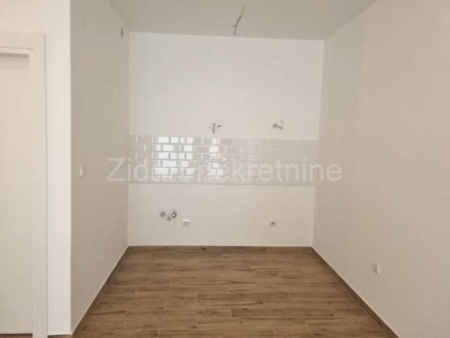 Prespanska, lux stan 72m2+ 30 m2 terase