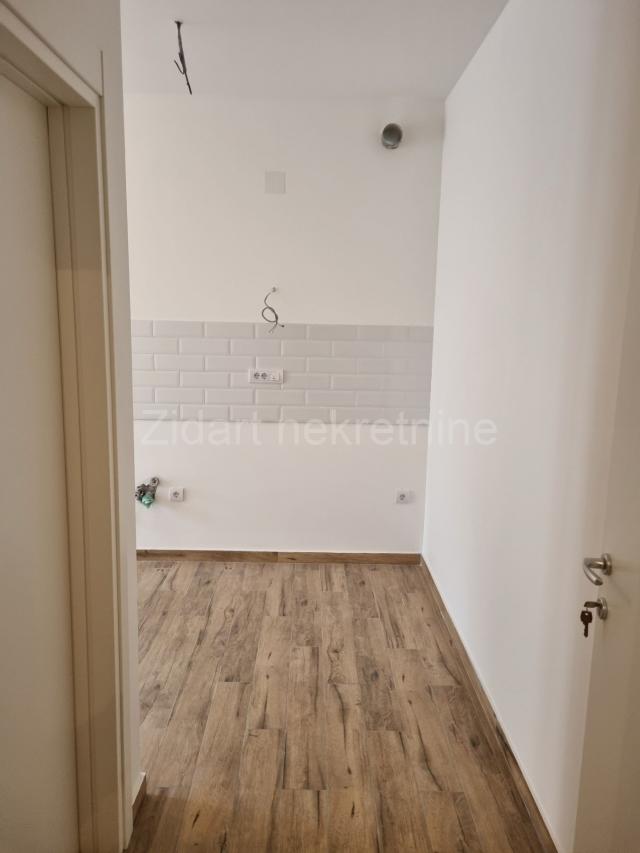 Prespanska, lux stan 72m2+ 30 m2 terase