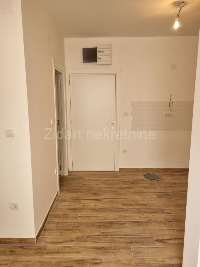 Prespanska, lux stan 72m2+ 30 m2 terase