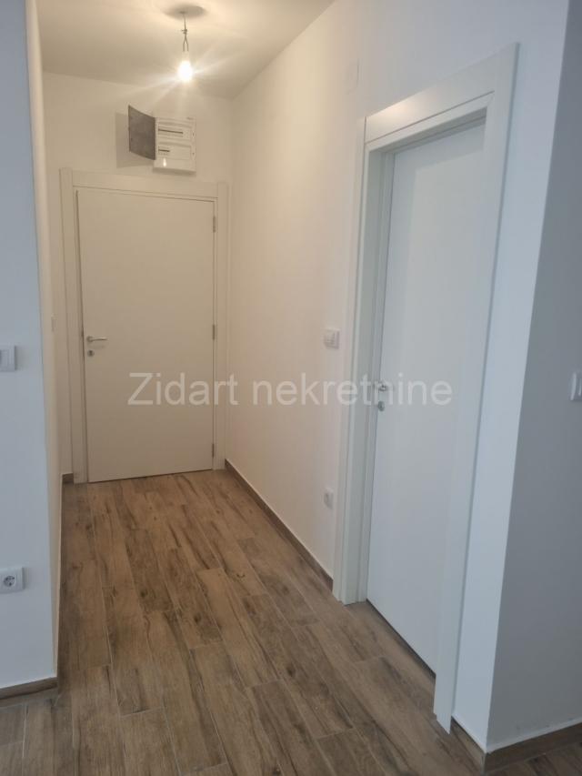 Prespanska, lux stan 72m2+ 30 m2 terase