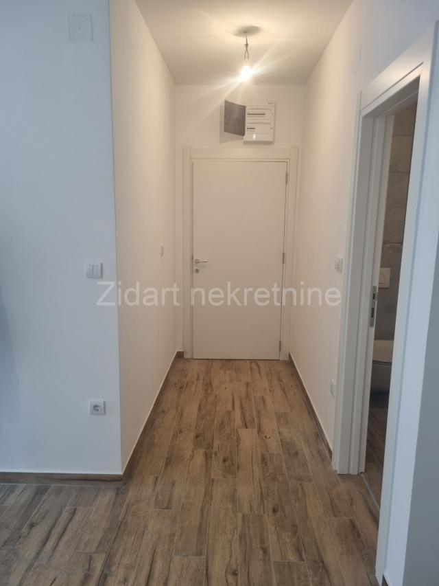 Prespanska, lux stan 72m2+ 30 m2 terase