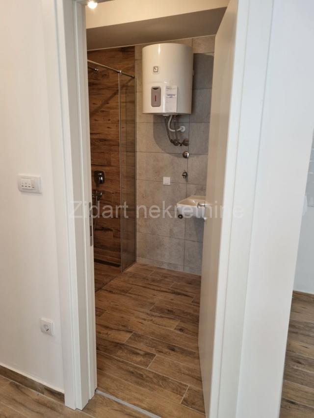 Prespanska, lux stan 72m2+ 30 m2 terase