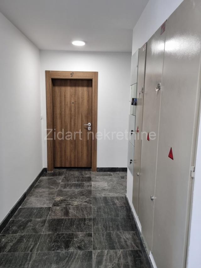 Prespanska, lux stan 72m2+ 30 m2 terase